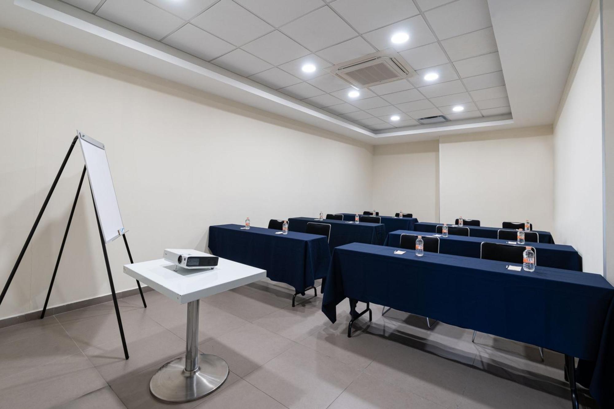 City Express Junior By Marriott Aguascalientes Centro Exterior foto