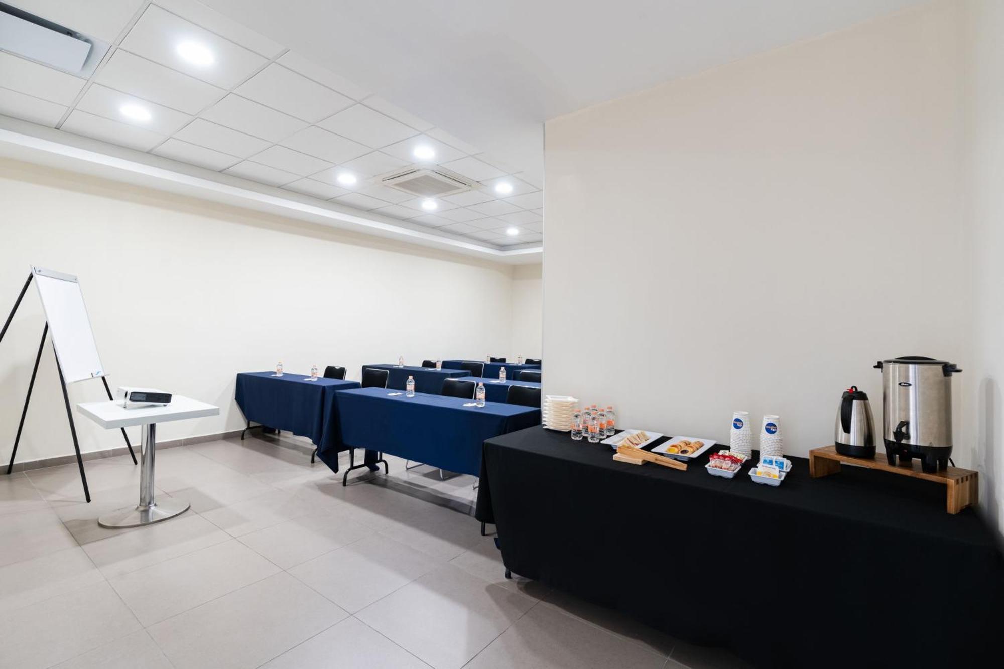 City Express Junior By Marriott Aguascalientes Centro Exterior foto
